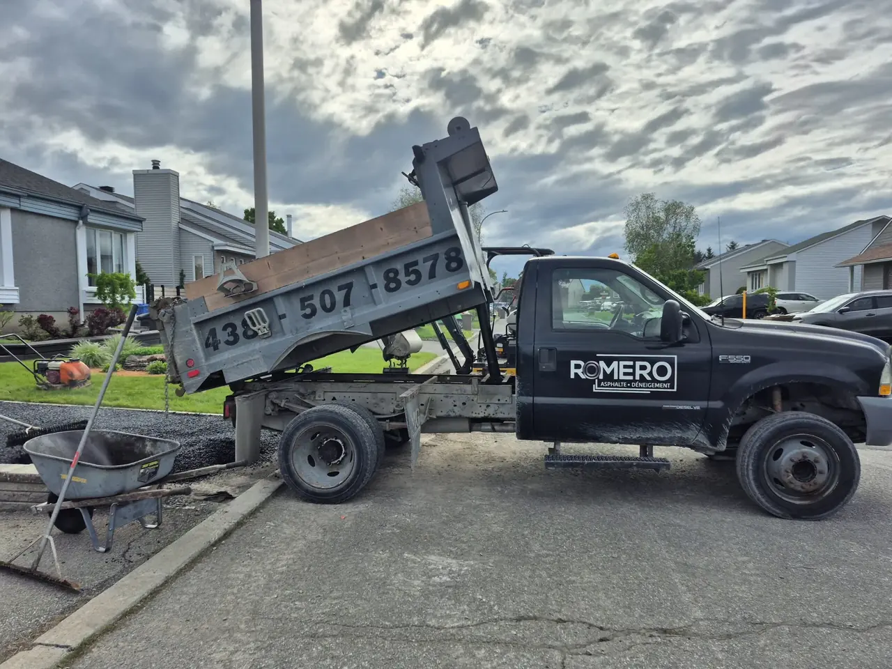 Camion de travail Asphalte Romero sur un chantier